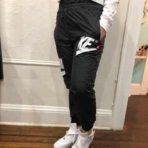 Nike windbreaker joggers